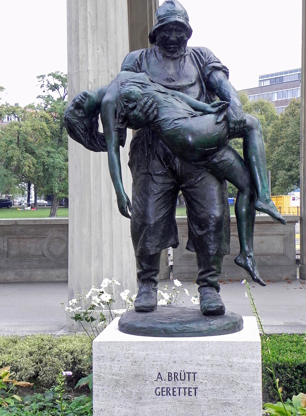 Gerettet by Adolf Brütt