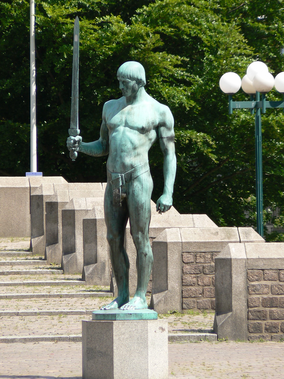 Schwertträger by Adolf Brütt