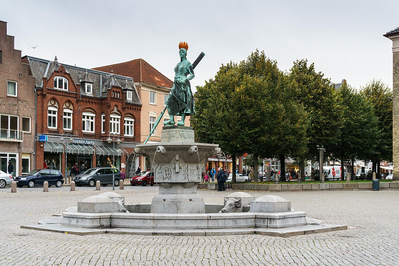 Tine-Brunnen by Adolf Brütt