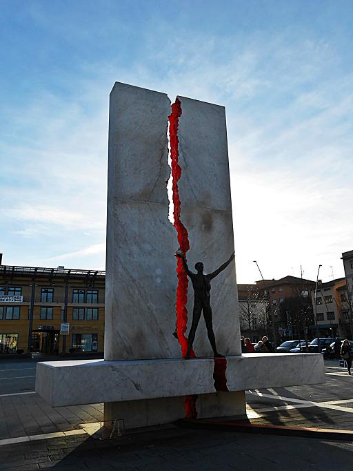 Monumento alla Pace ed ai caduti di tutte le guerre by Agenore Fabbri