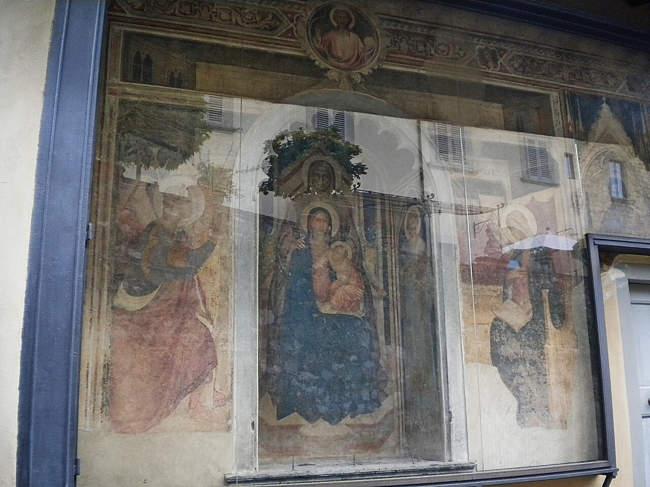 Sainte Anne metterza et saints by Agnolo Gaddi