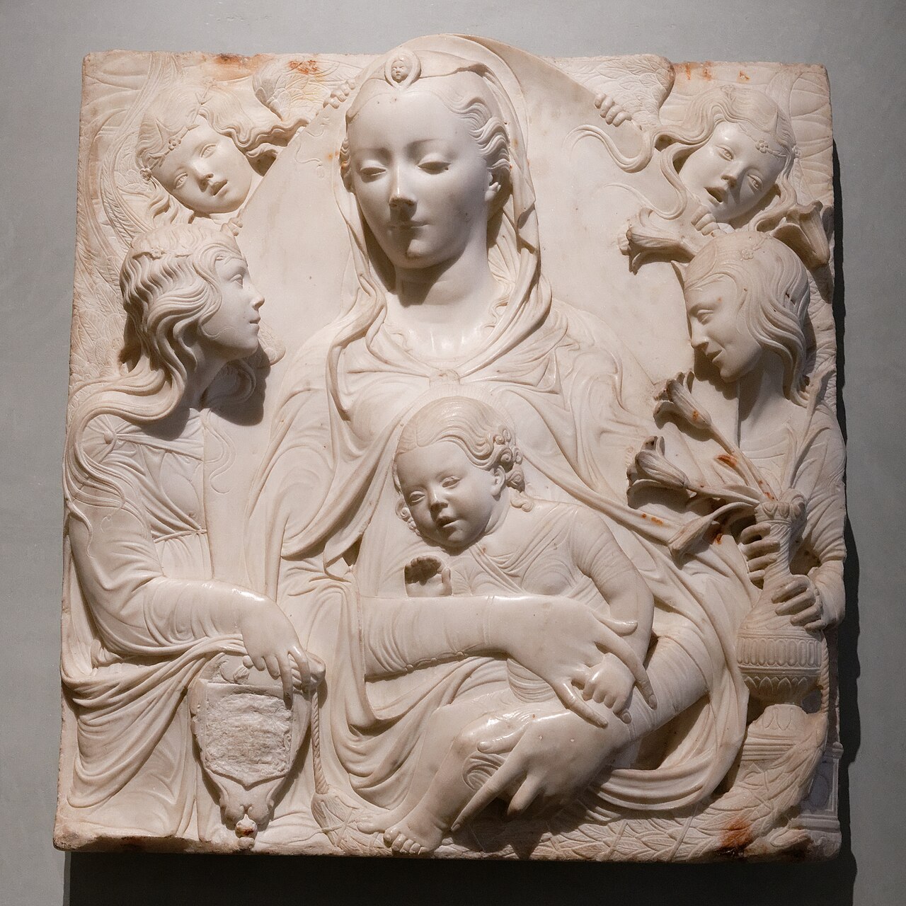 Madonna and Child between four angels by Agostino di Duccio
