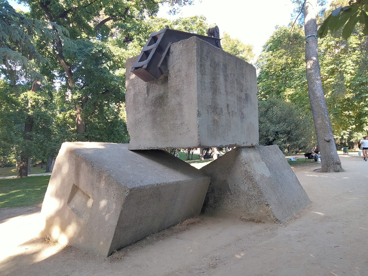 Dados de Hormigón Parque del Retiro by Agustín Ibarrola