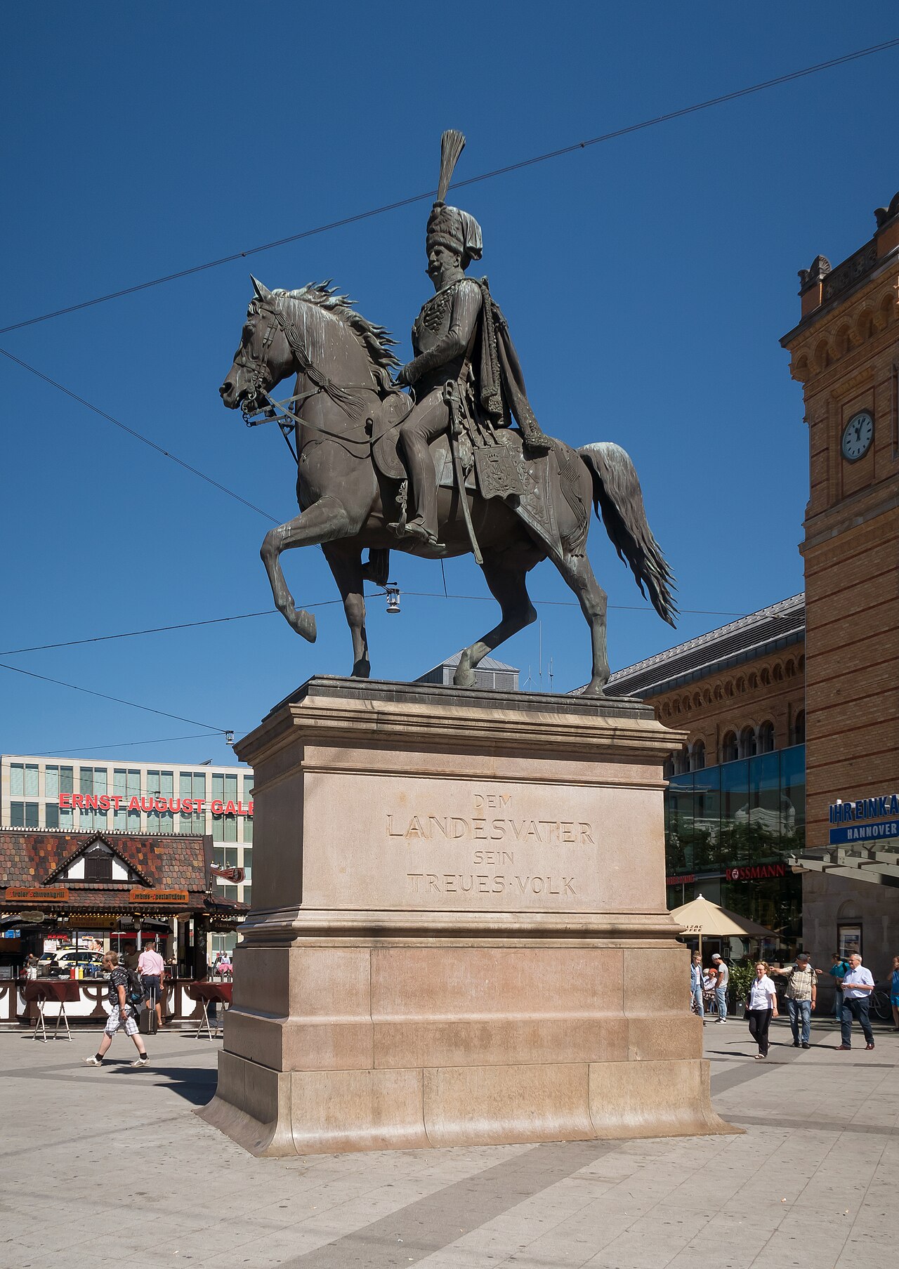Ernst-August-Denkmal by Albert Wolff