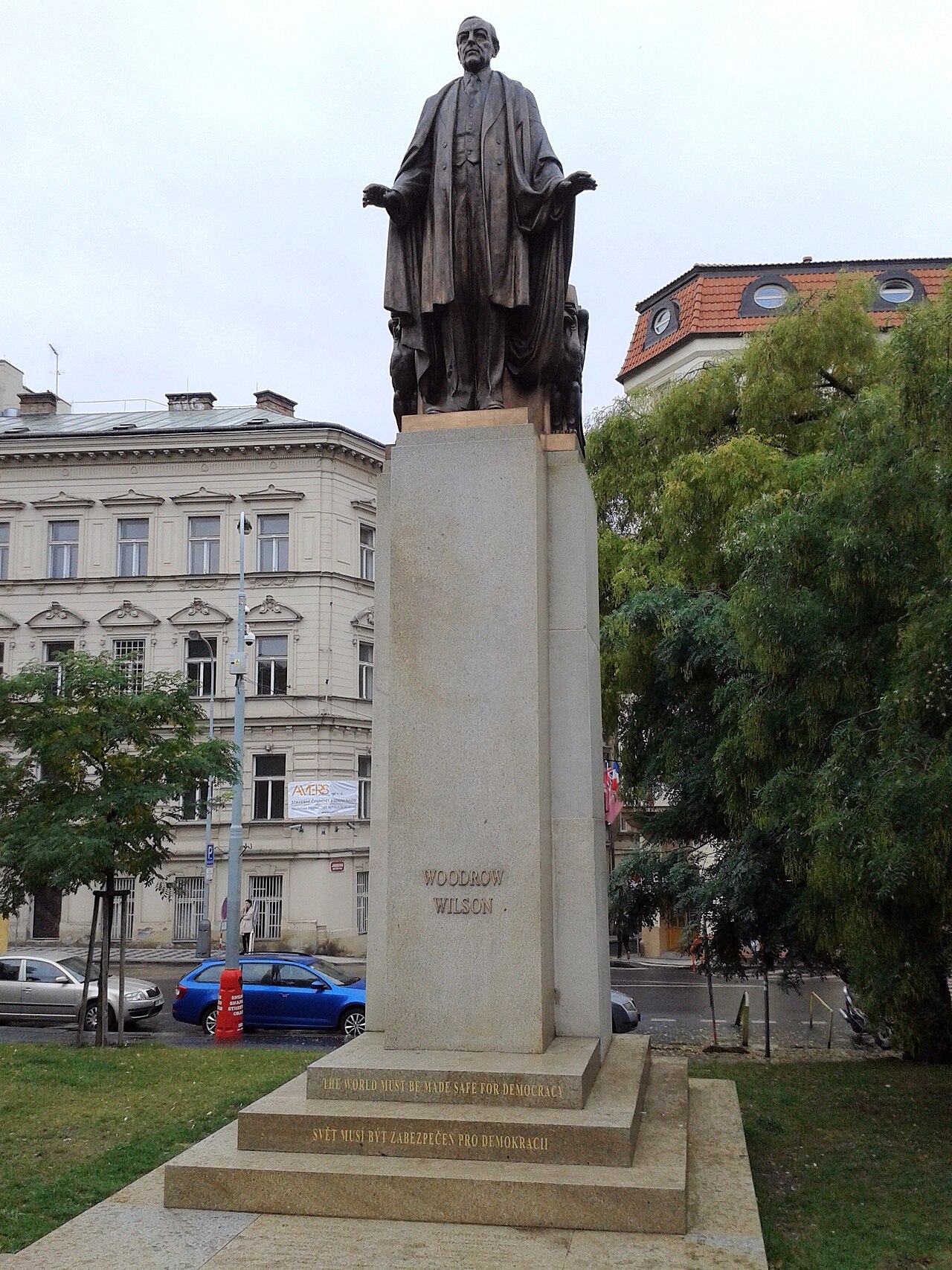 Wilson statue in Vrchlického Sady by Albin Polasek