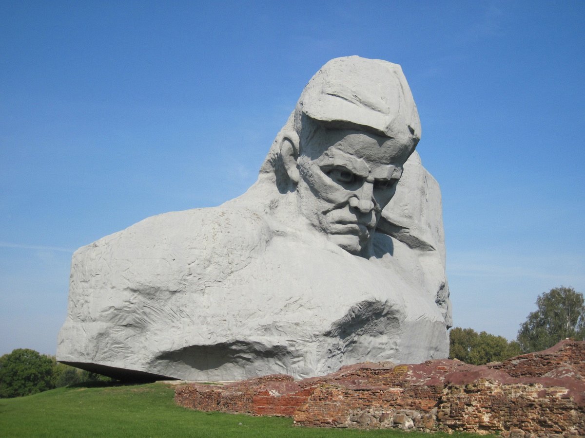 Monument of Courage by Alexander Pavlovich Kibalnikov
