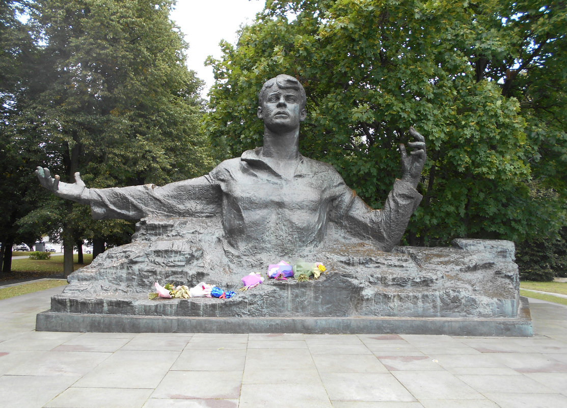 Monument to Sergey Esenin in Ryazan by Alexander Pavlovich Kibalnikov