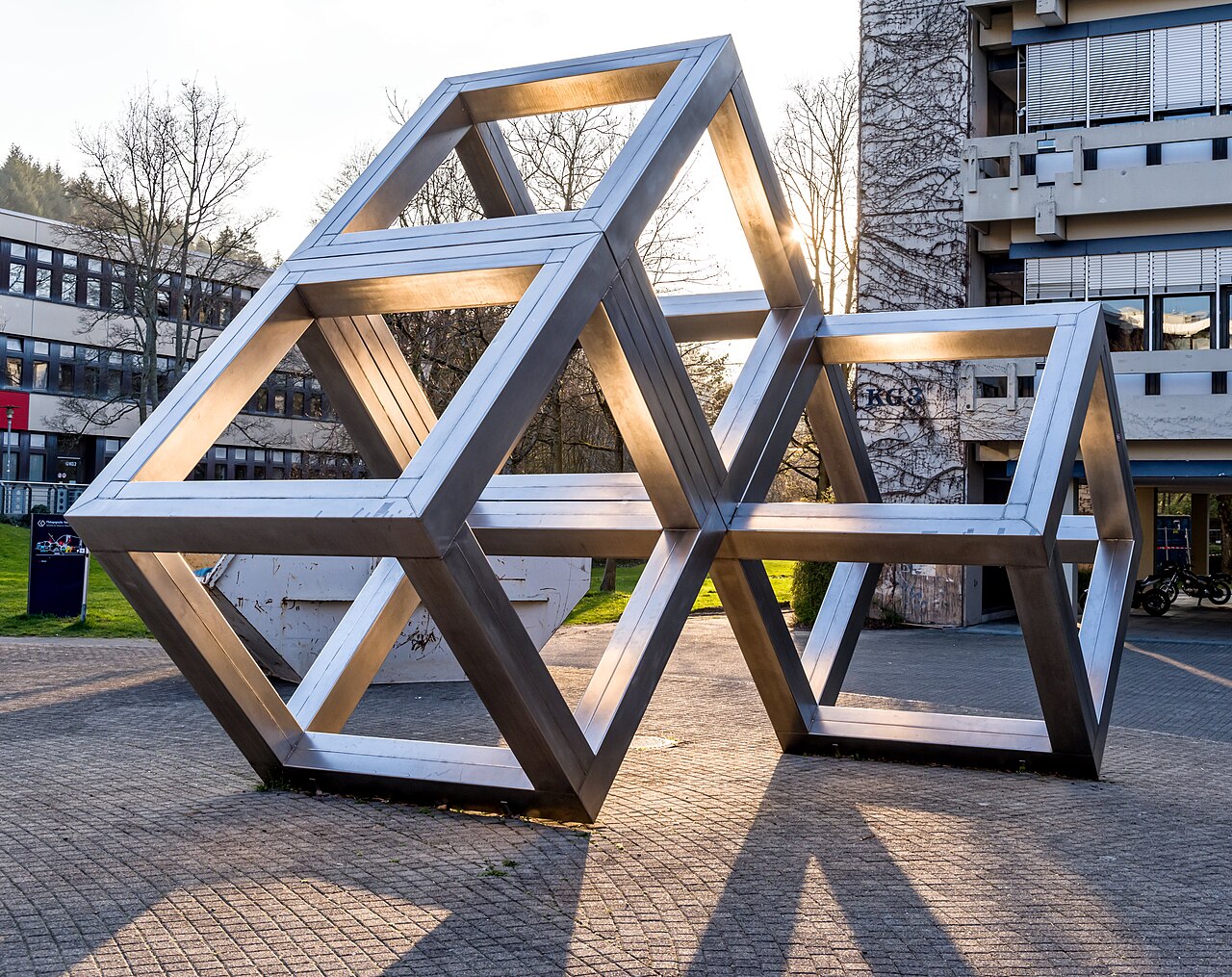 Gekippte Würfel by Alf Lechner