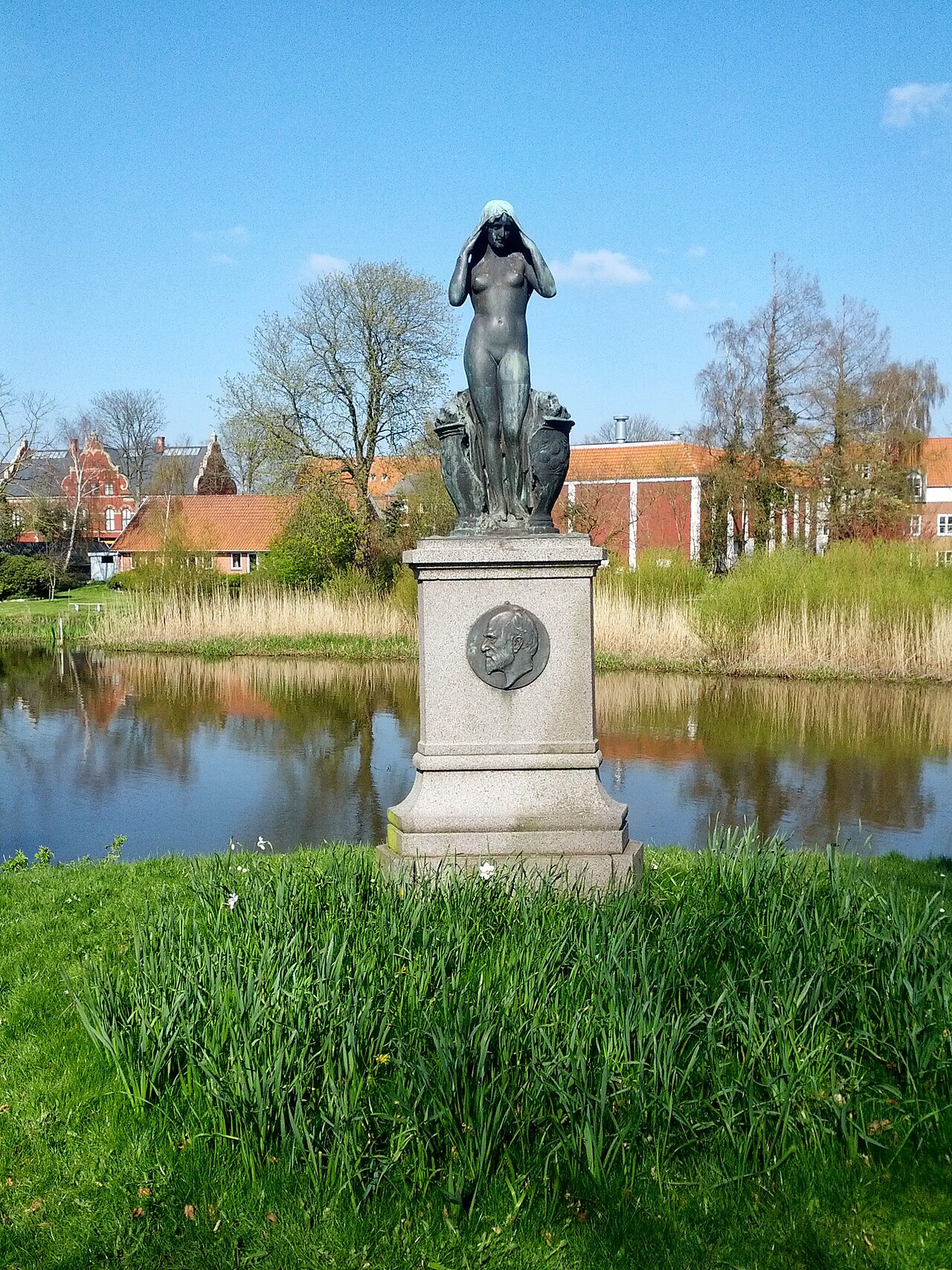 Gærpigen by Anders Bundgaard