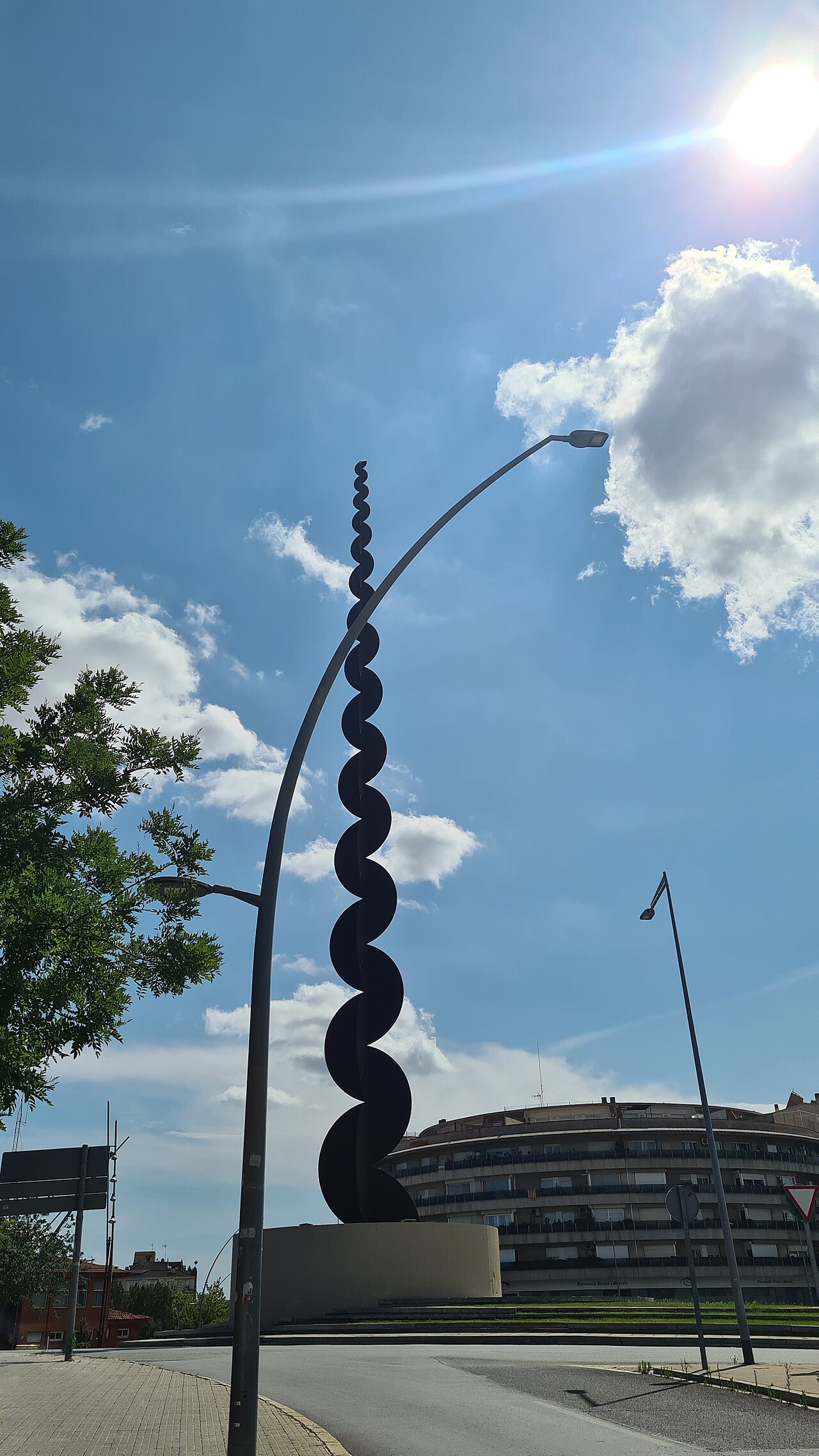 Monument a la dona treballadora (Andreu Alfaro) by Andreu Alfaro