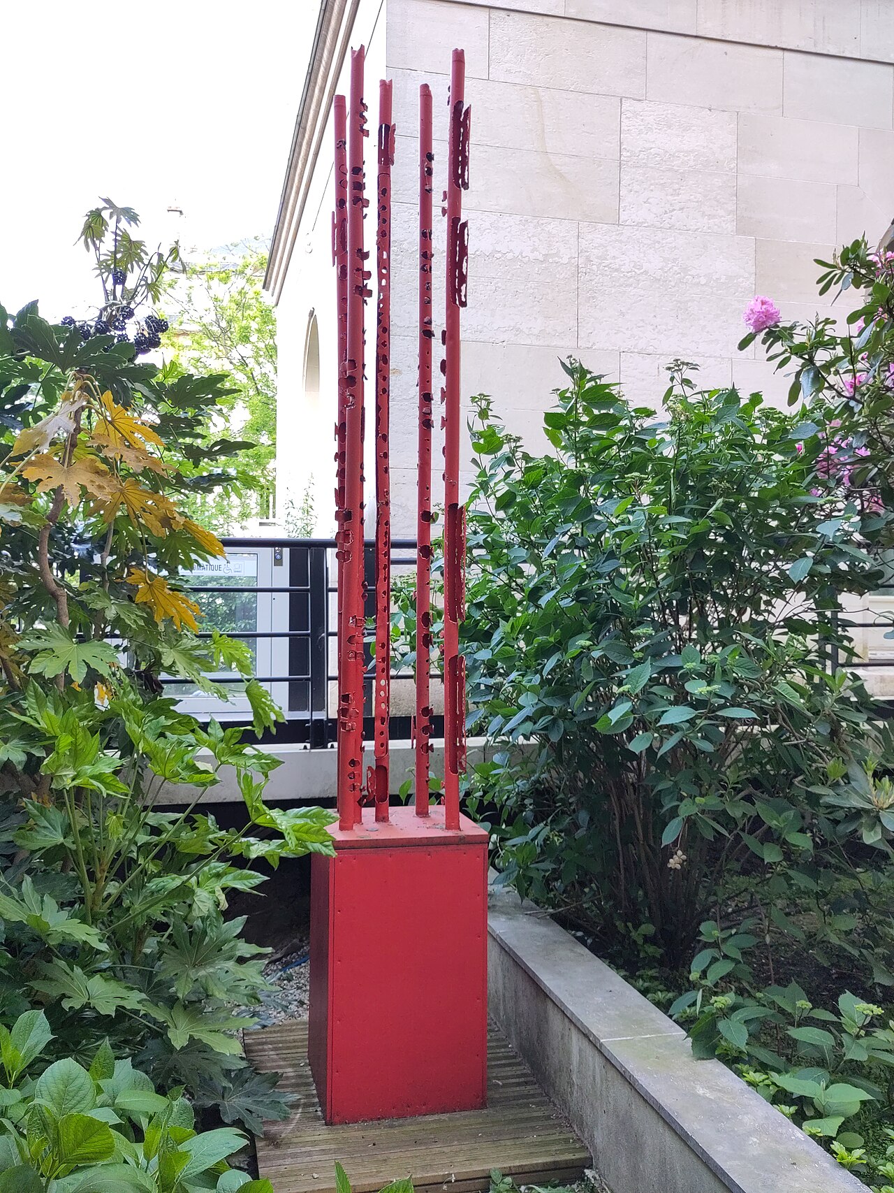 Escultura homenaje a un paisaje by Ángel Orensanz