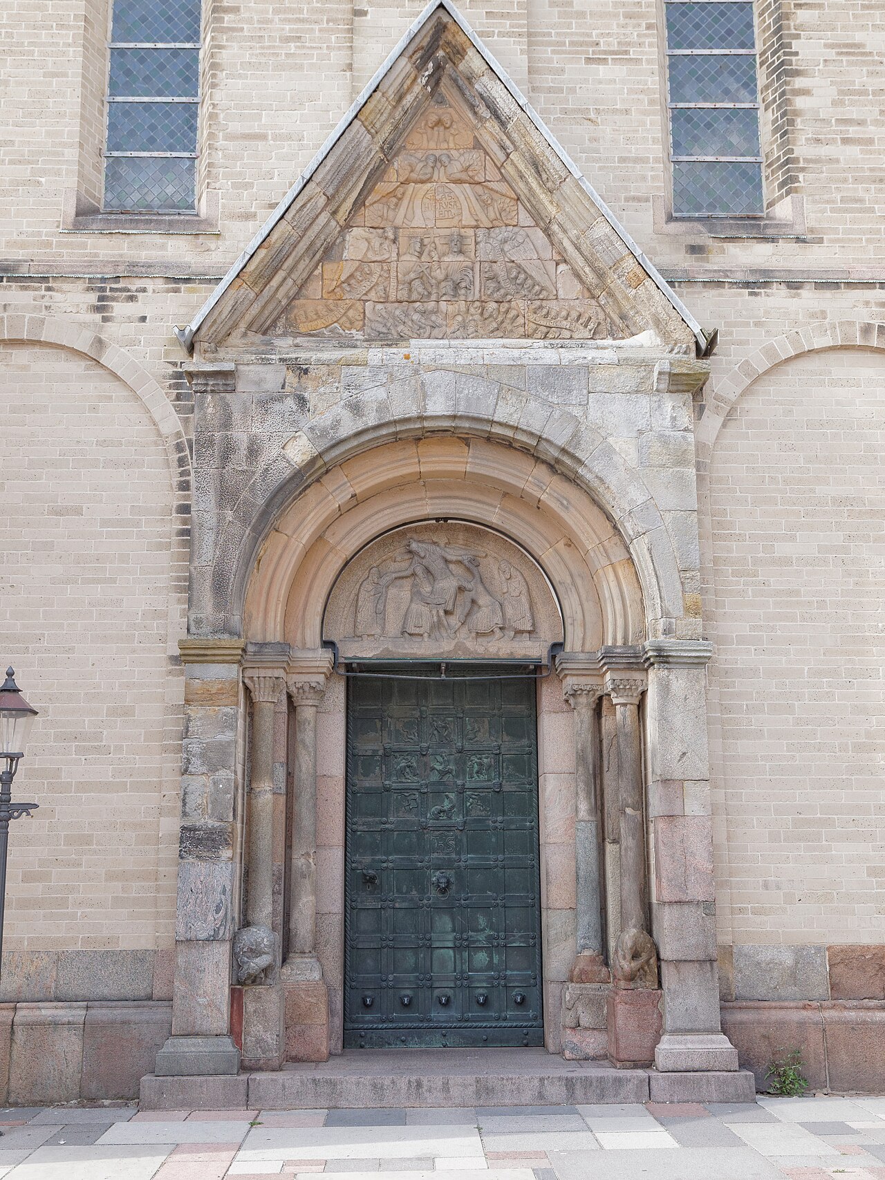Cat's head portal by Anne Marie Carl-Nielsen