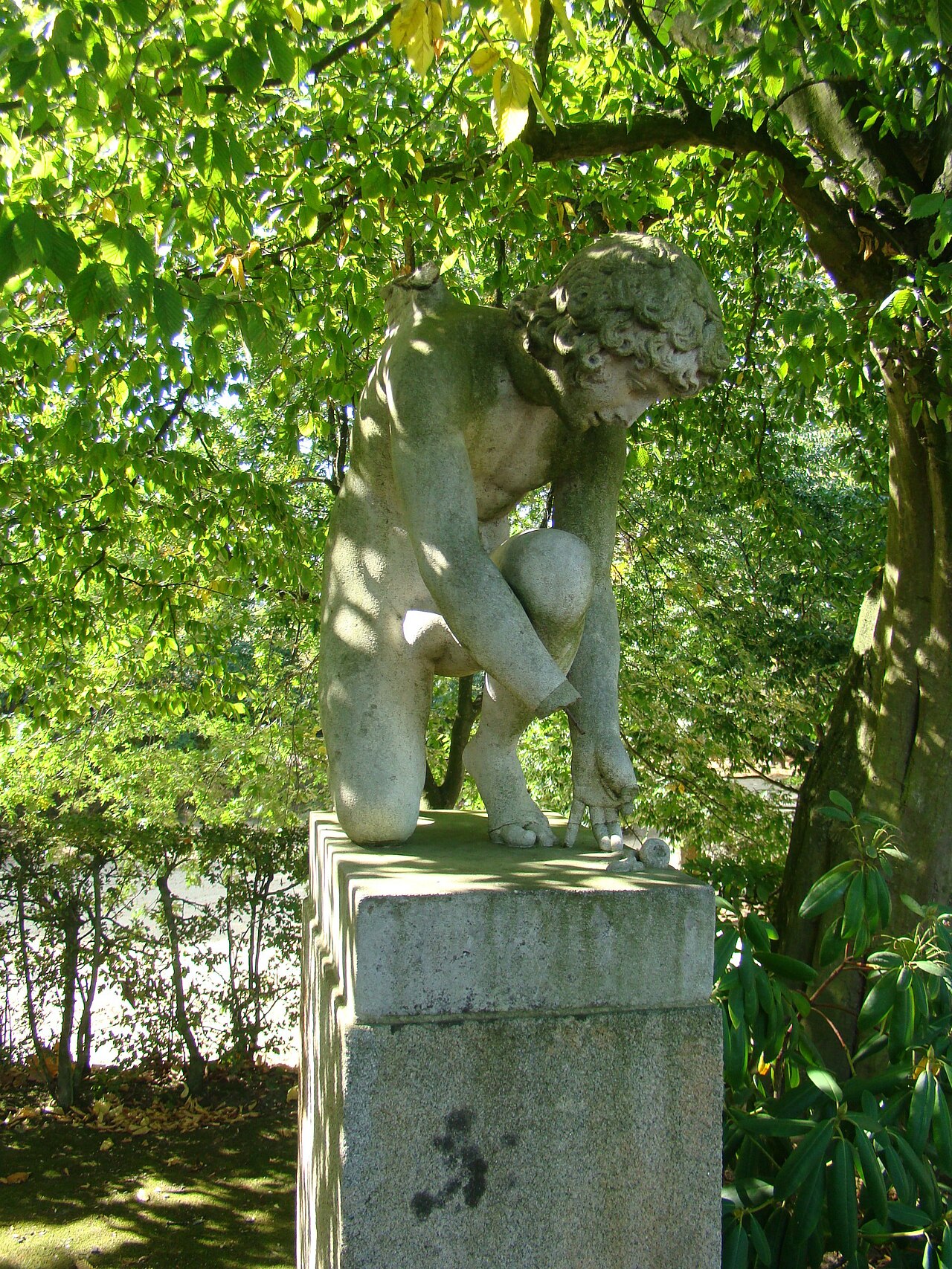 L'Amour prenant un papillon sur une rose by Antoine-Denis Chaudet