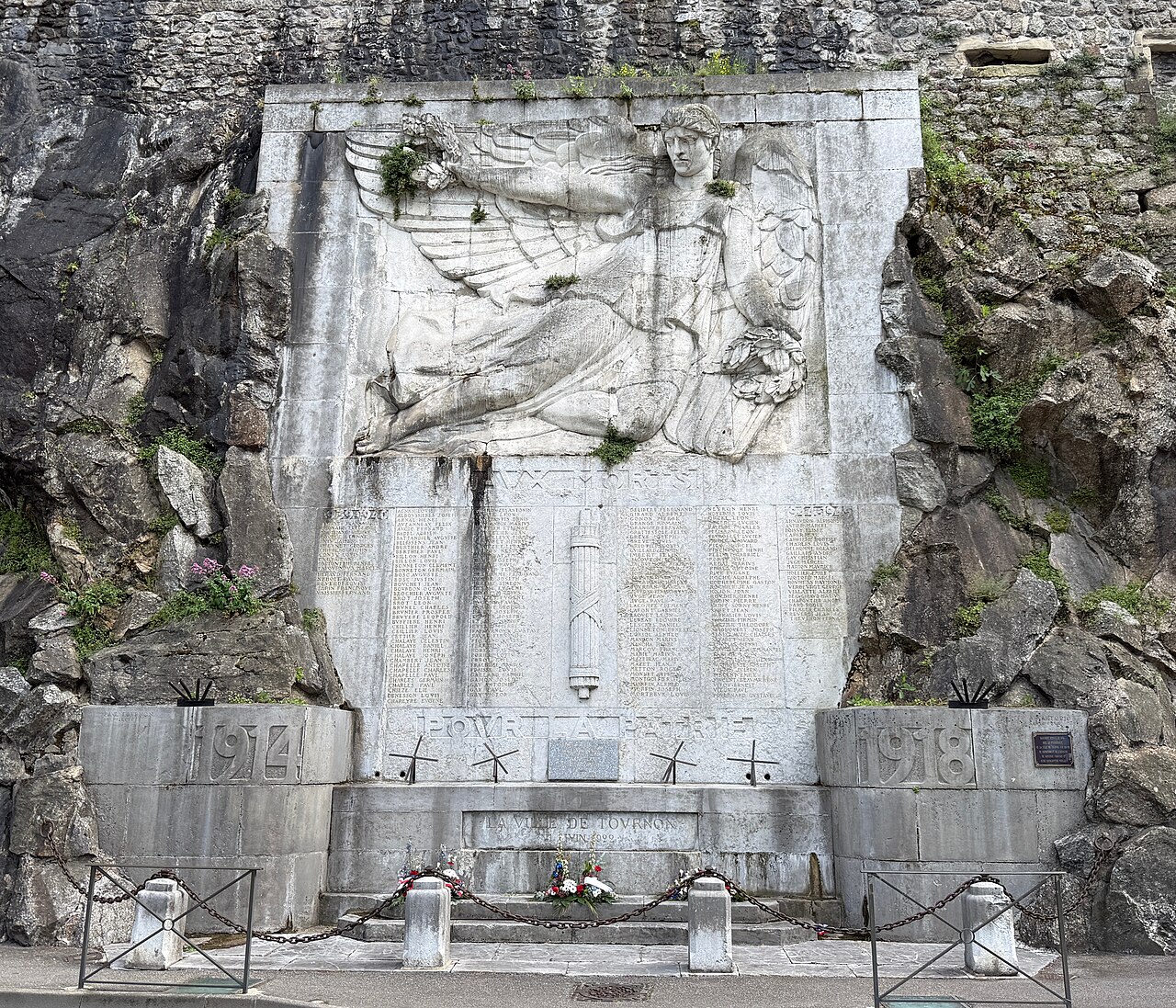 Tournon-sur-Rhône war memorial by Antoine Sartorio
