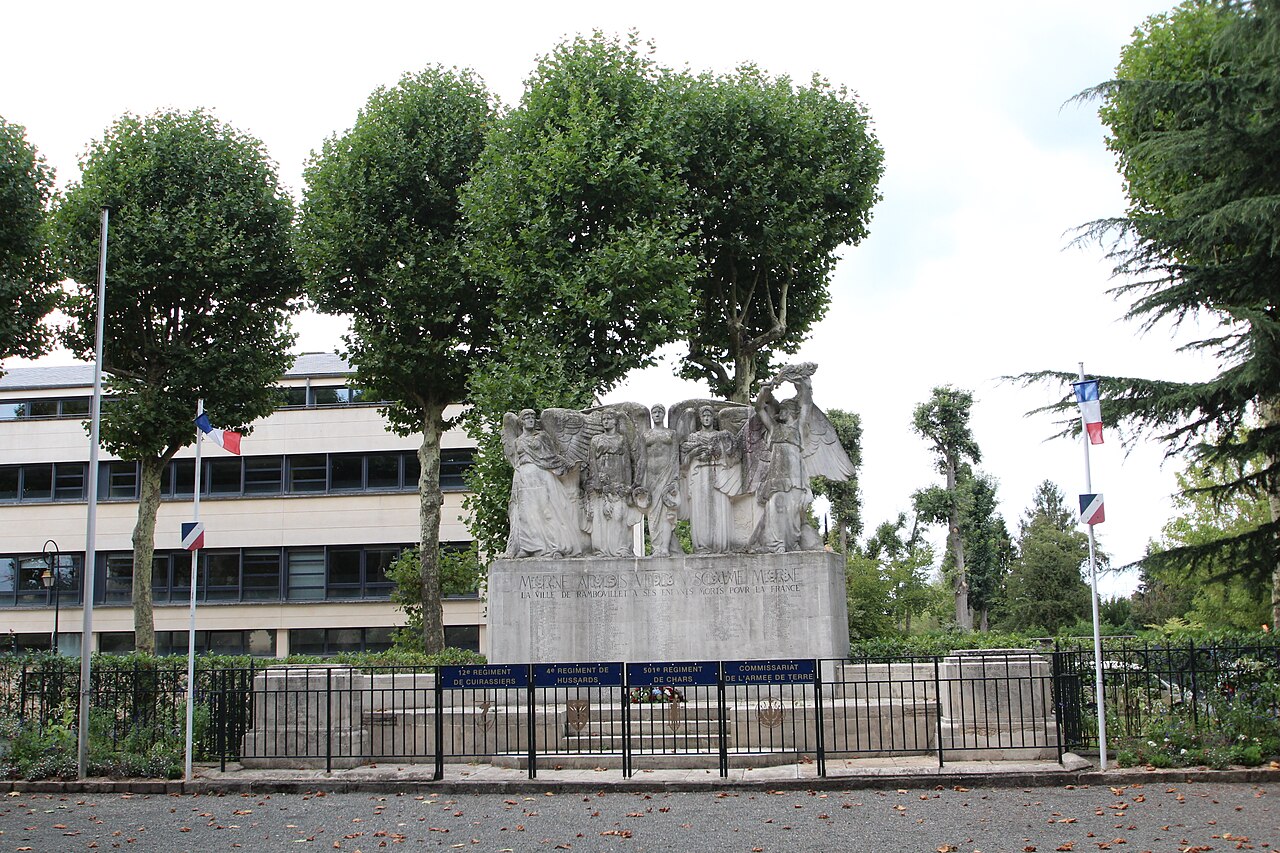 War memorial in Rambouillet by Antoine Sartorio
