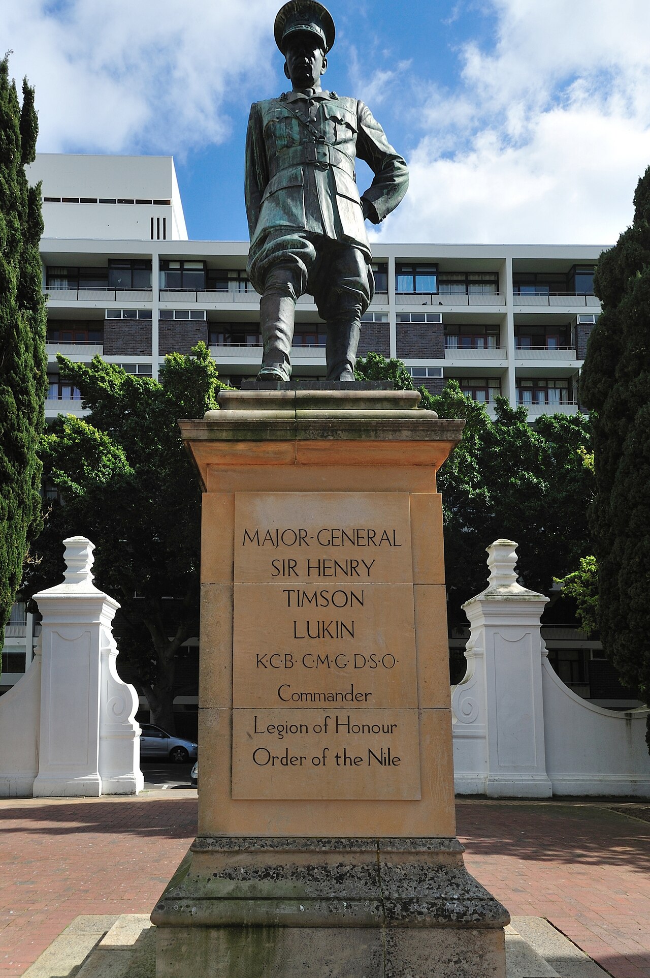 Henry Lukin statue by Anton van Wouw