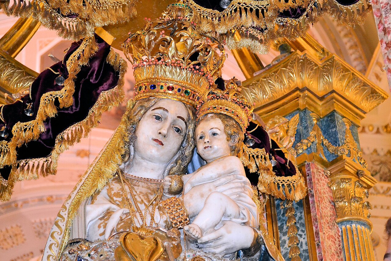 Madonna dell'Udienza by Antonello Gagini