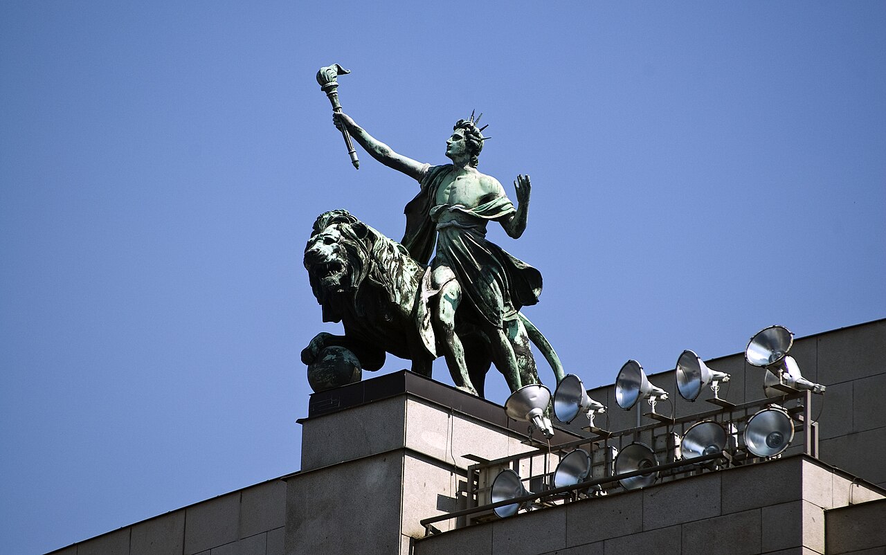 Lion and genius on Česká národní banka building in Prague by Antonín Popp