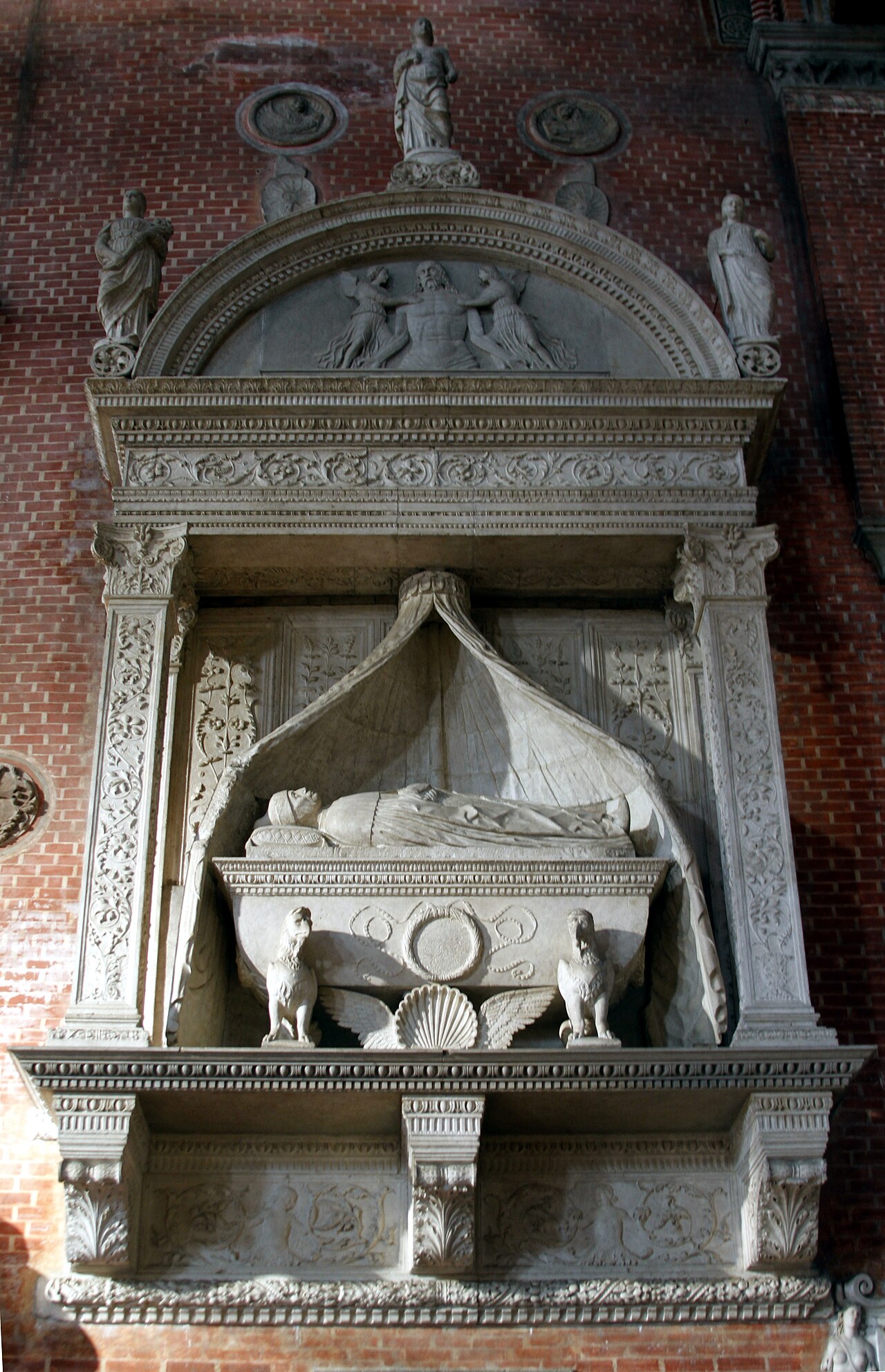 Monument to the doge Pasquale Malipiero by Antonio Lombardo