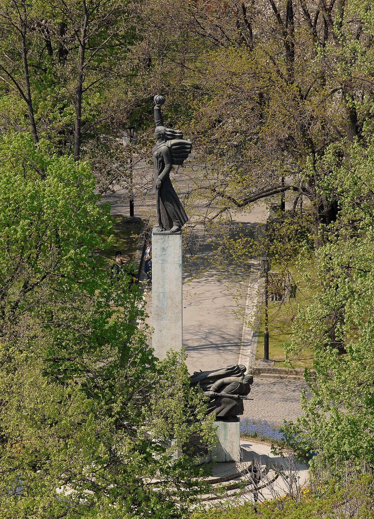 Spomenik palim Šumadincima by Antun Augustinčić