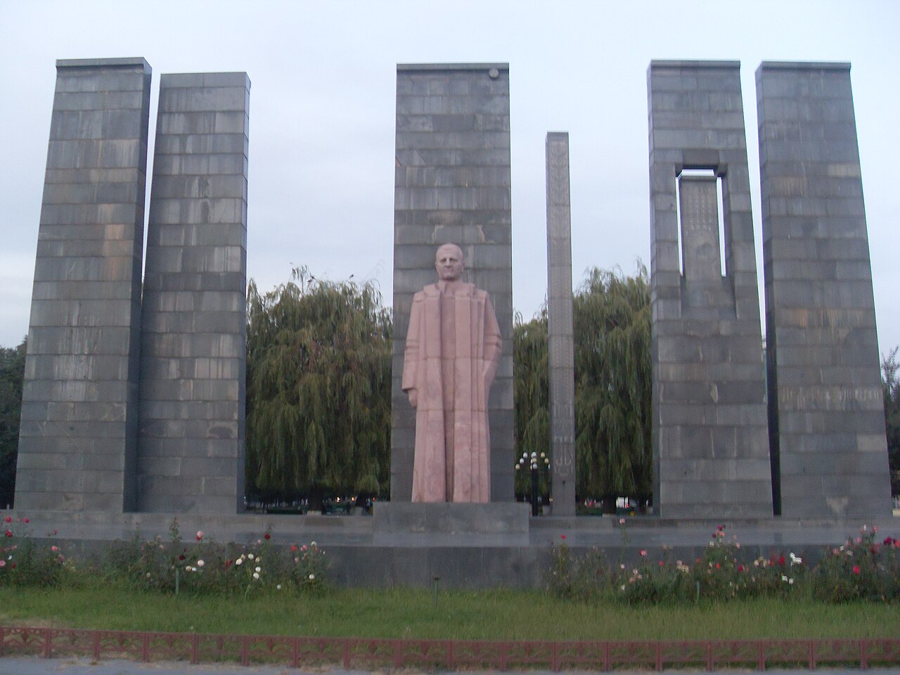 Monument to Alexander Myasnikyan by Ara Shiraz