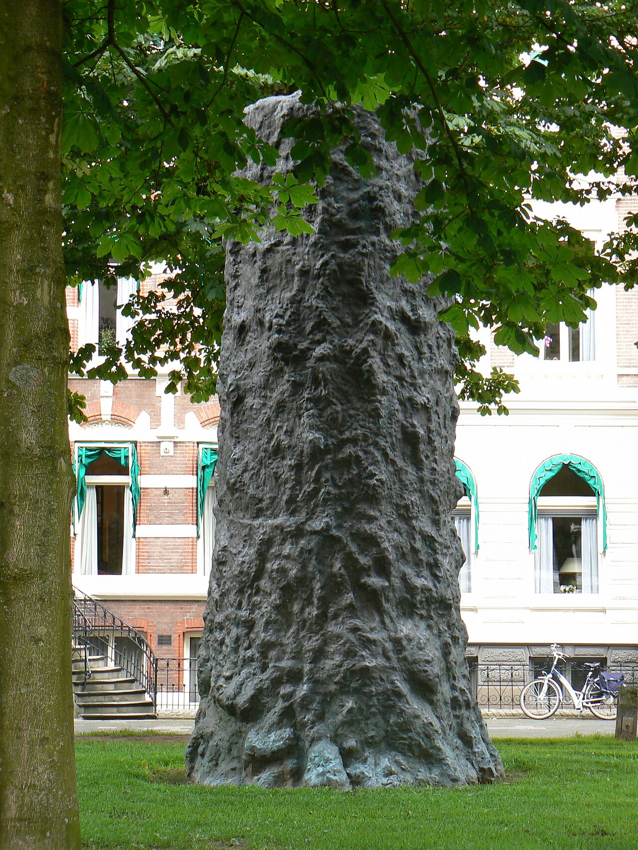 Werkman monument by Armando