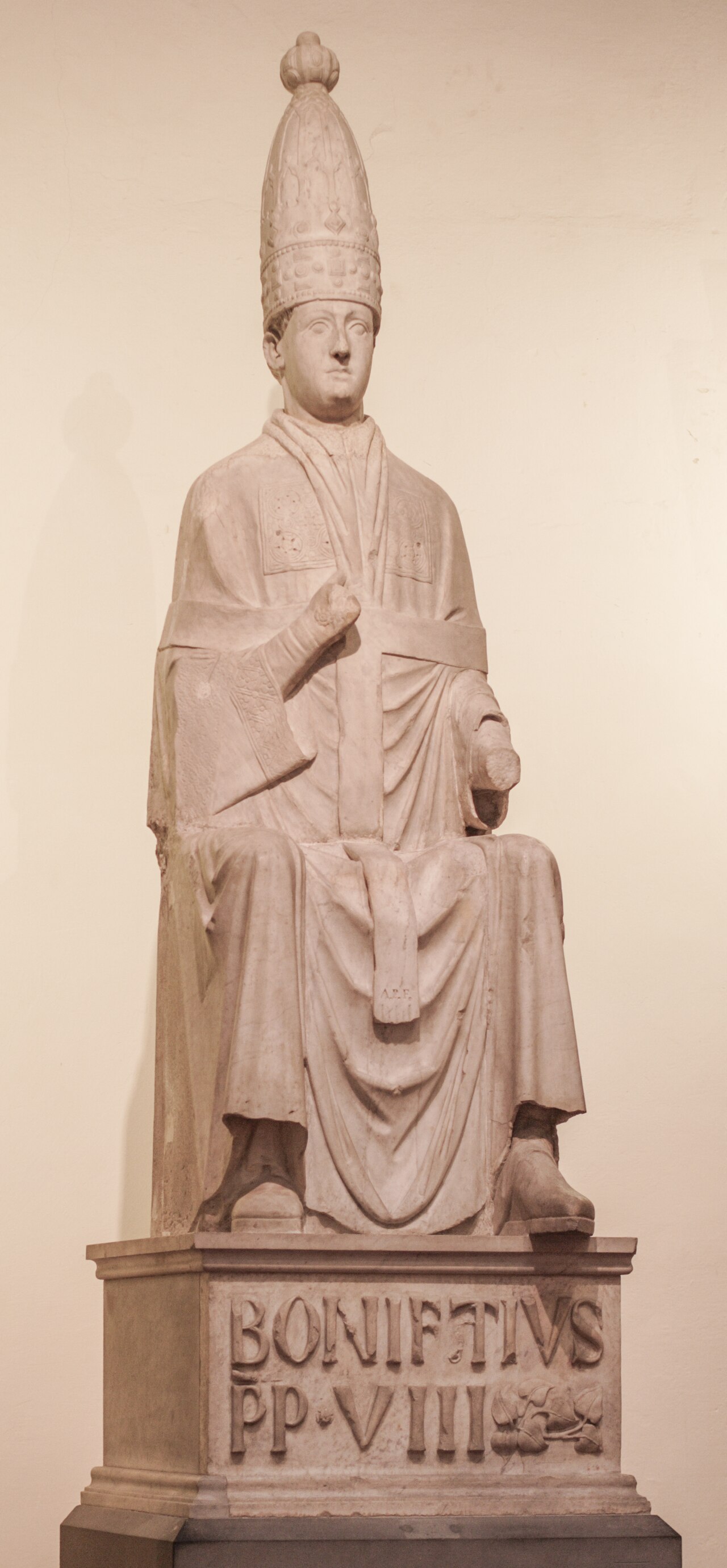 statue of Bonifaz VIII by Arnolfo di Cambio