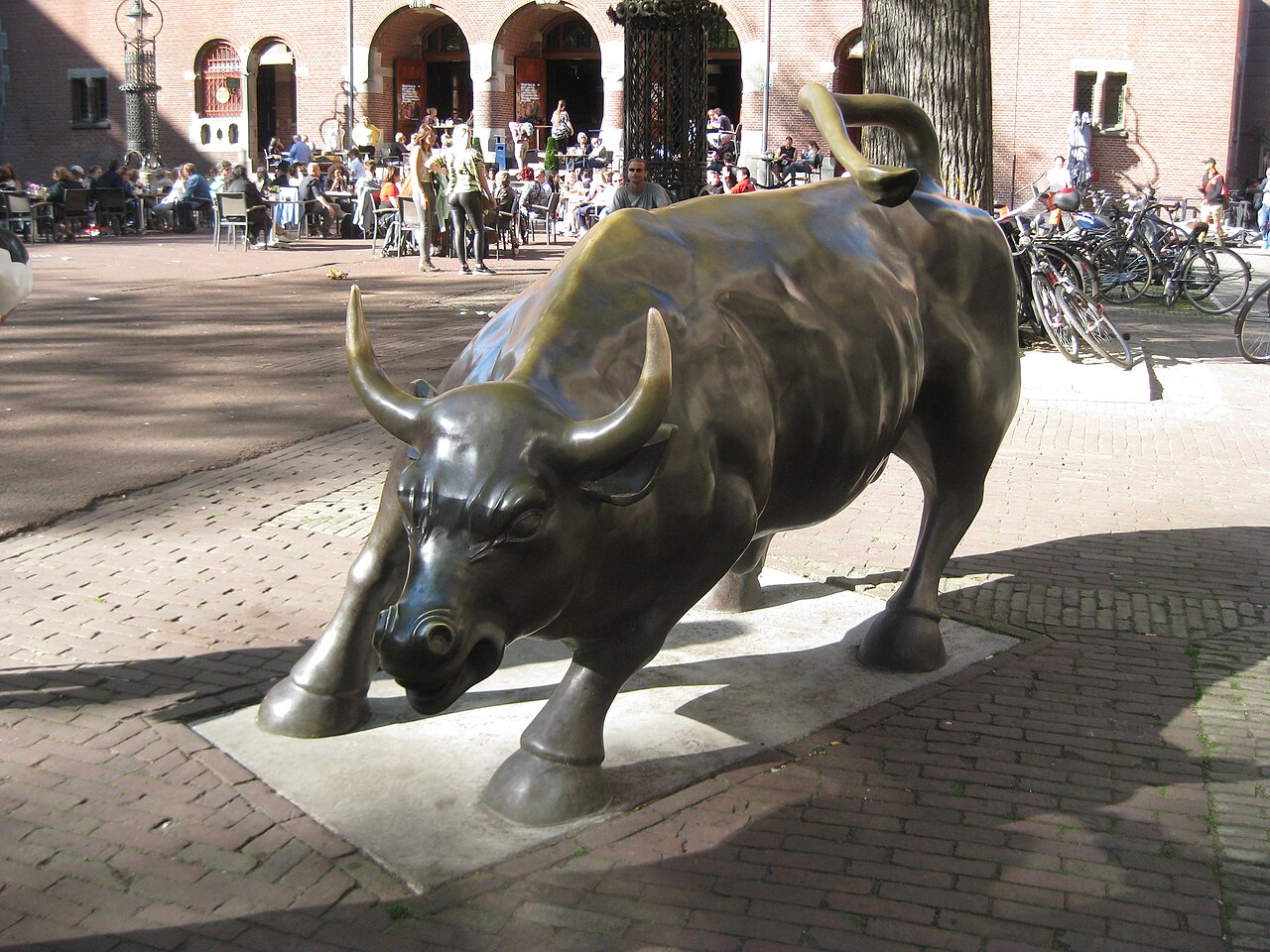 Stier by Arturo Di Modica