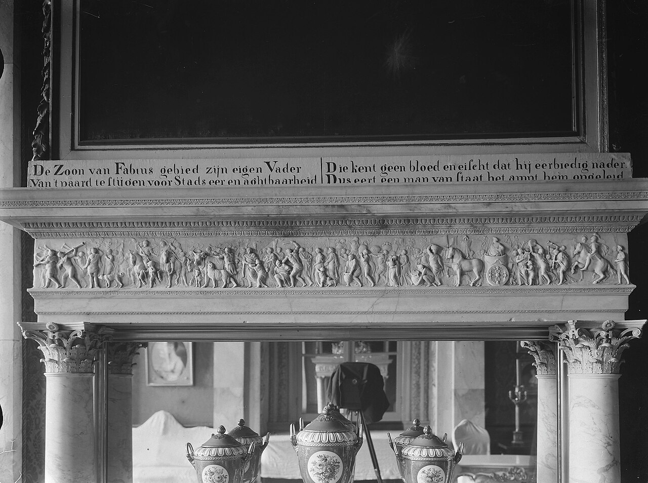 Relief on mantelpiece in mayors' room depicting the triumphal procession of Fabius Maximus, mayor of Rome by Artus Quellinus the Elder
