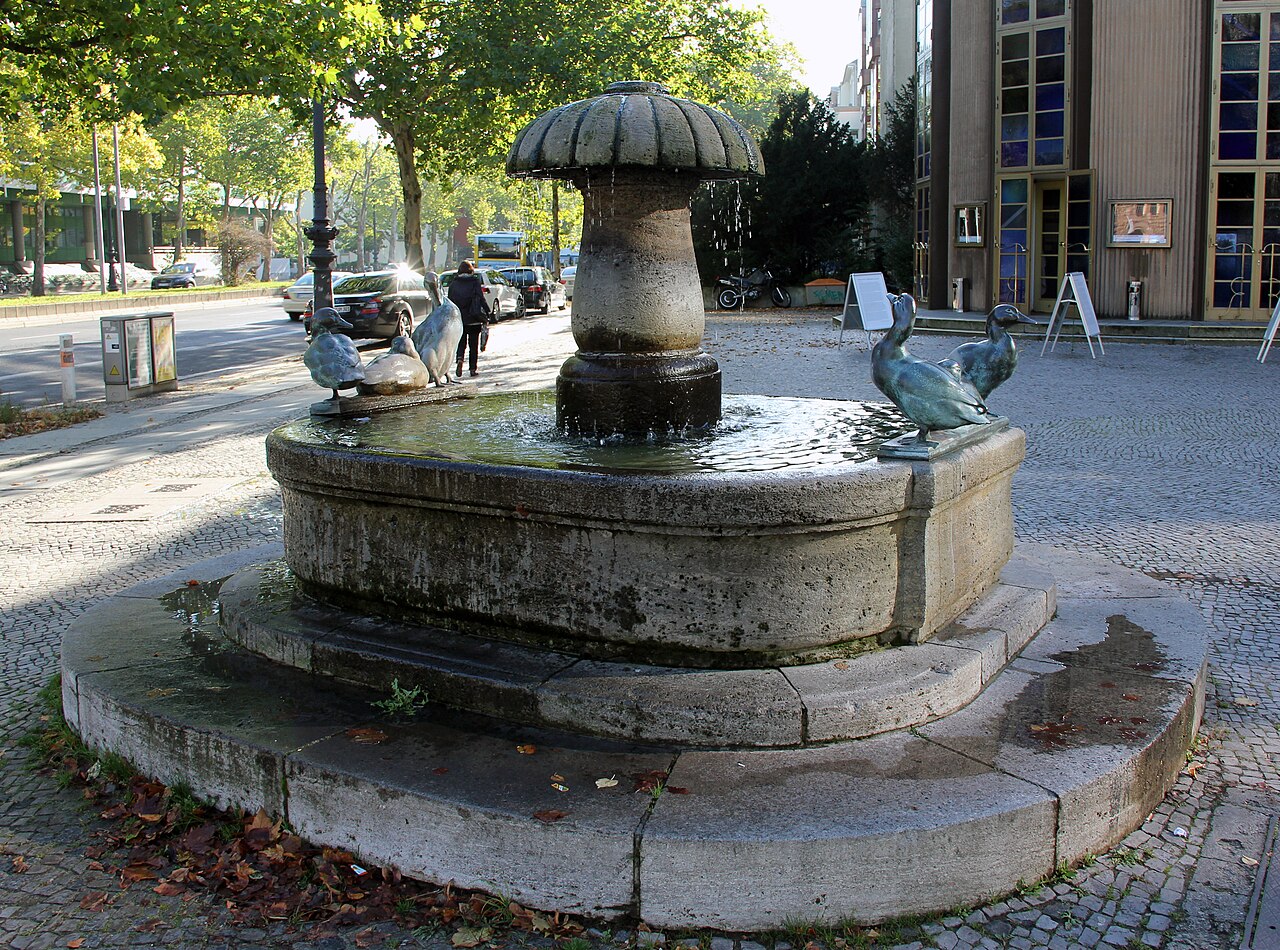 Duck fountain (Berlin-Charlottenburg) by August Gaul