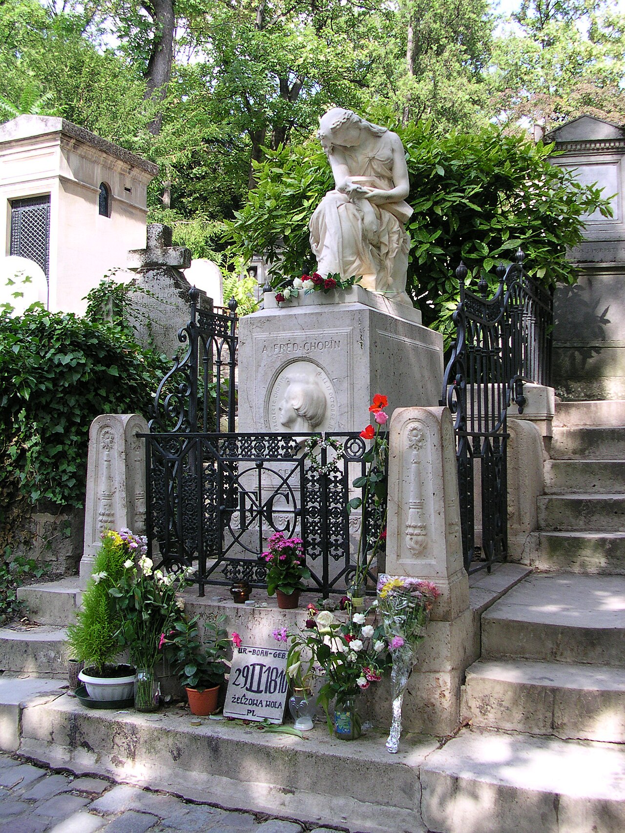 Frédéric Chopin's tomb by Auguste Clésinger