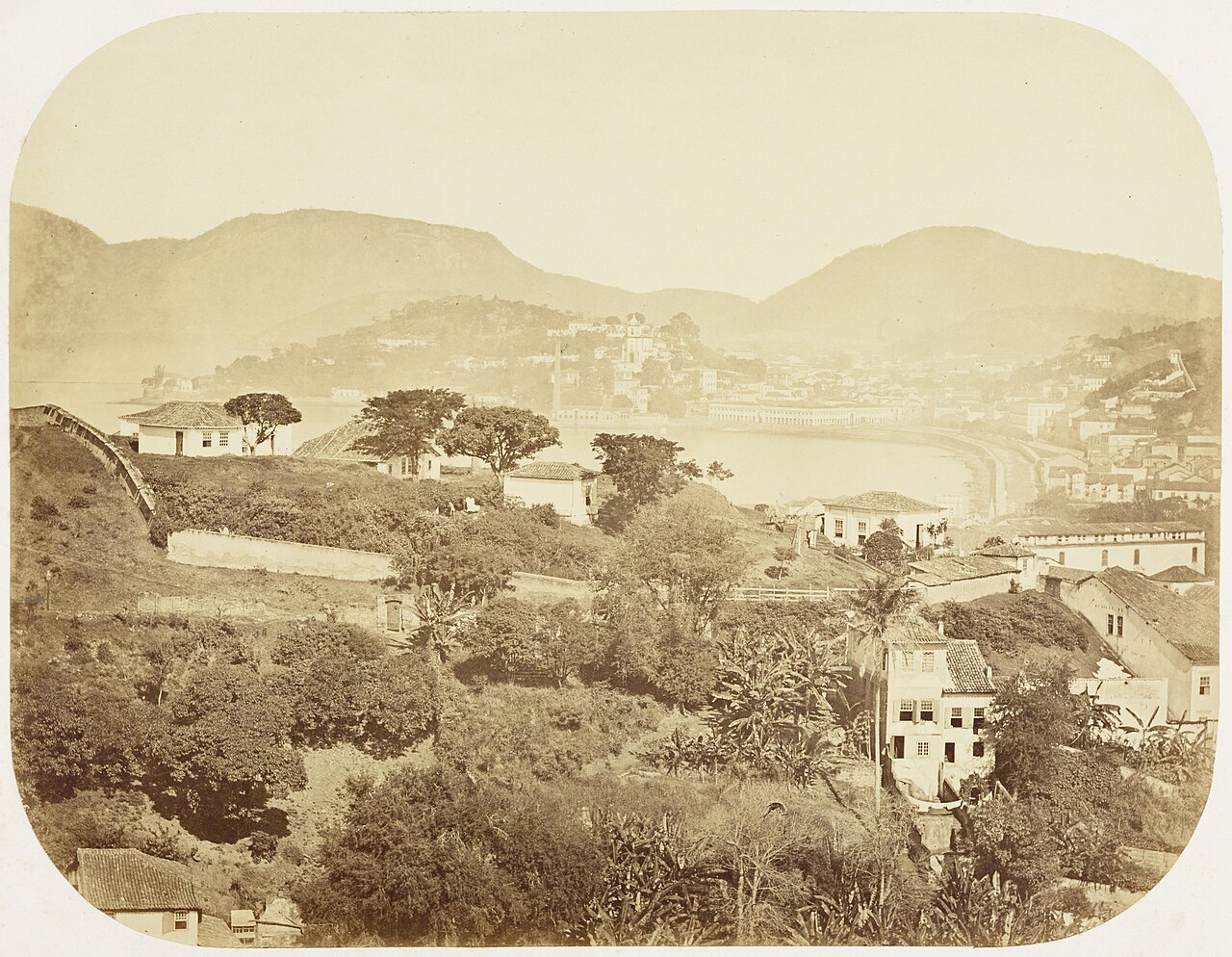 A Glória vista do morro do Castelo by Augusto Stahl