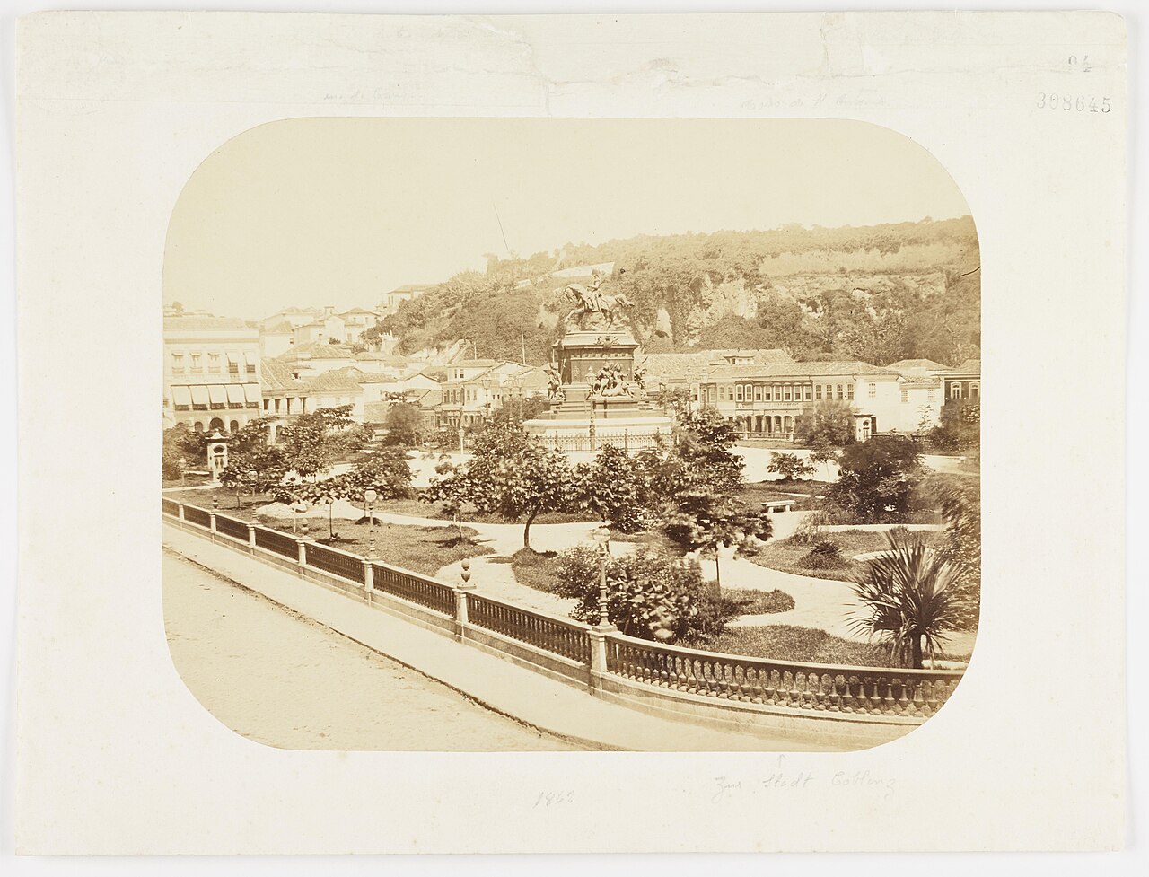 Praça da Constituição, atual praça Tiradentes, destaque para a estátua equestre de Pedro I by Augusto Stahl