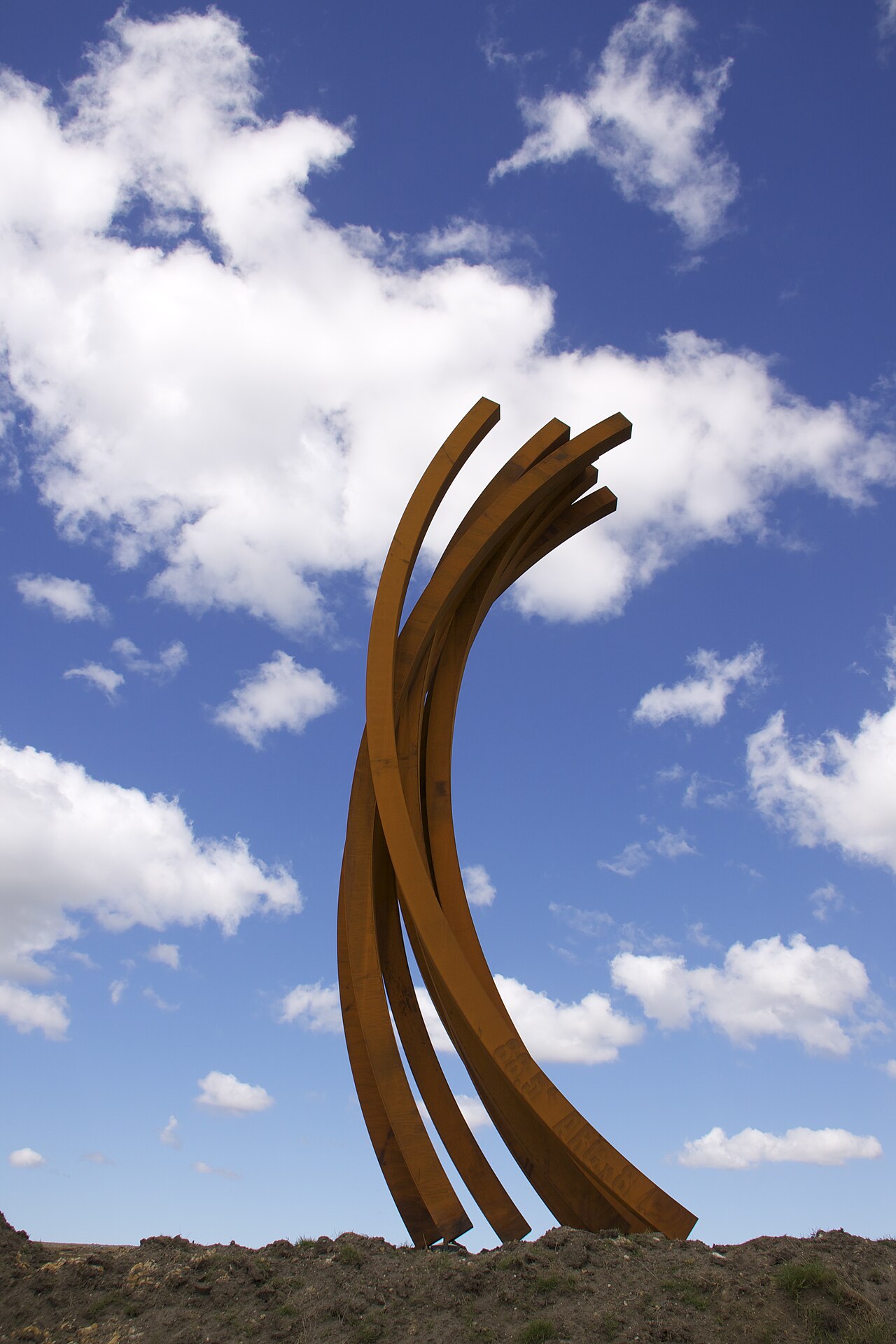88.5° ARC x 8 by Bernar Venet