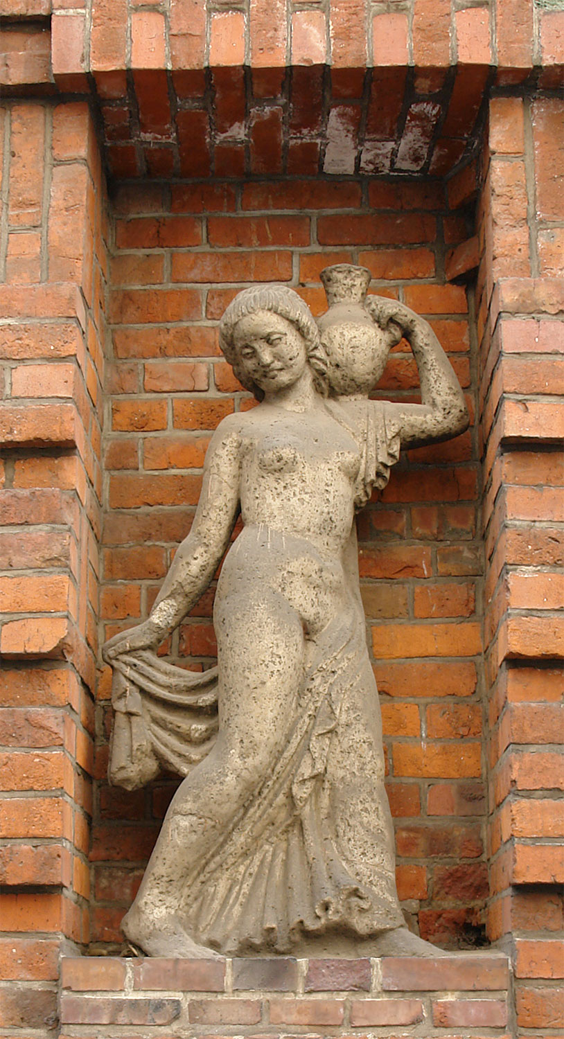 Krugträgerin by Bernhard Hoetger