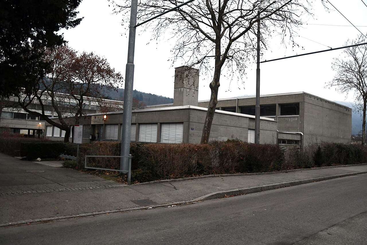 Champagne school house by Bernhard Luginbühl