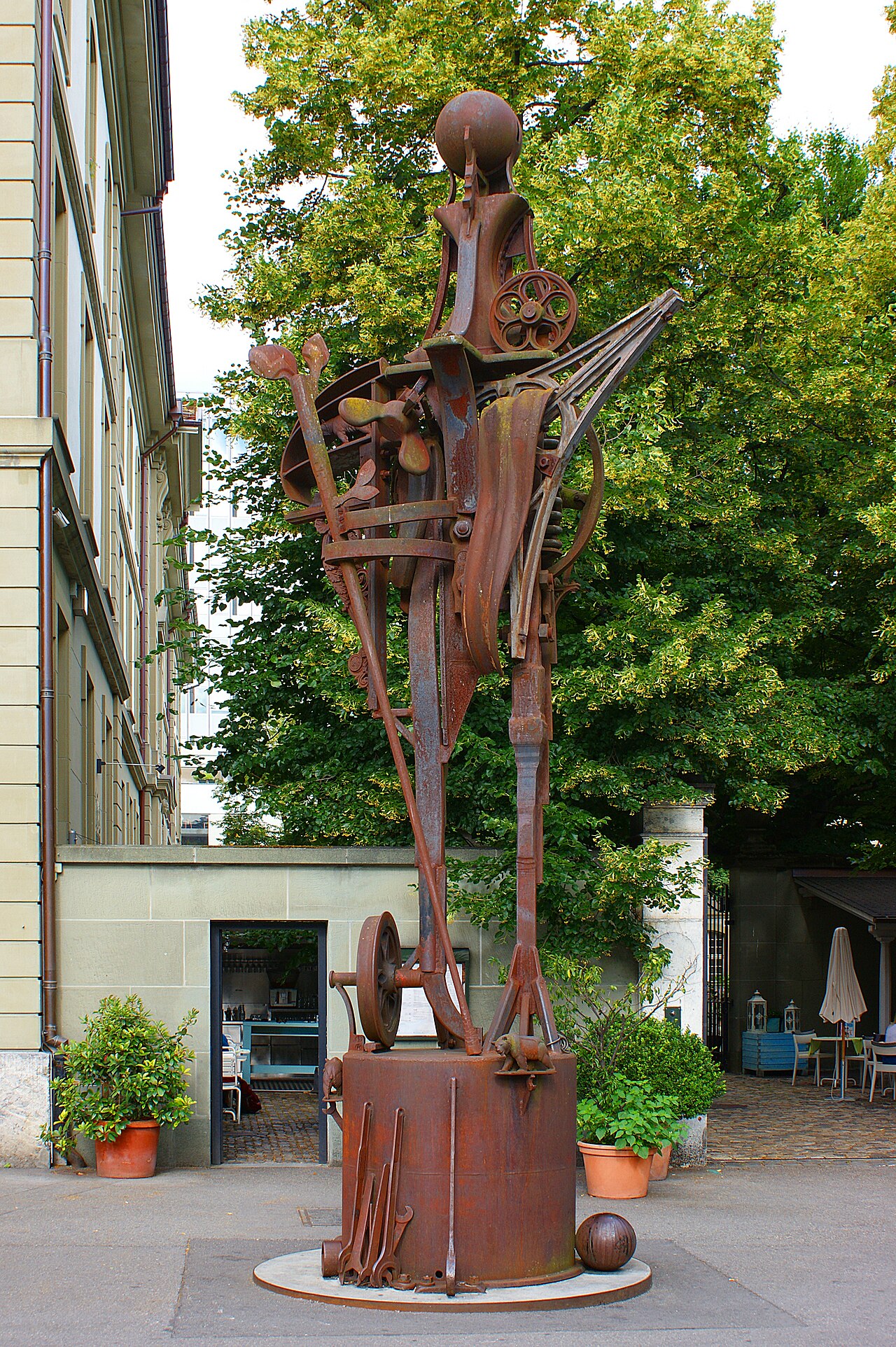 Christophorus by Bernhard Luginbühl