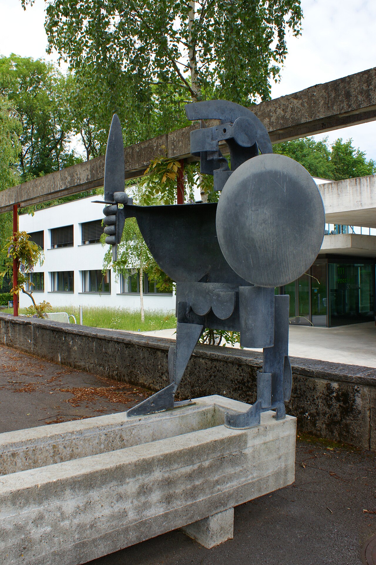 Fountain Rossfeld schoolhouse / Legionär by Bernhard Luginbühl