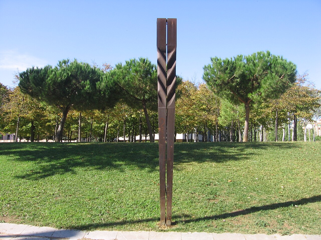 Elements d'il·luminació del Parc de l'Estació del Nord by Beverly Pepper