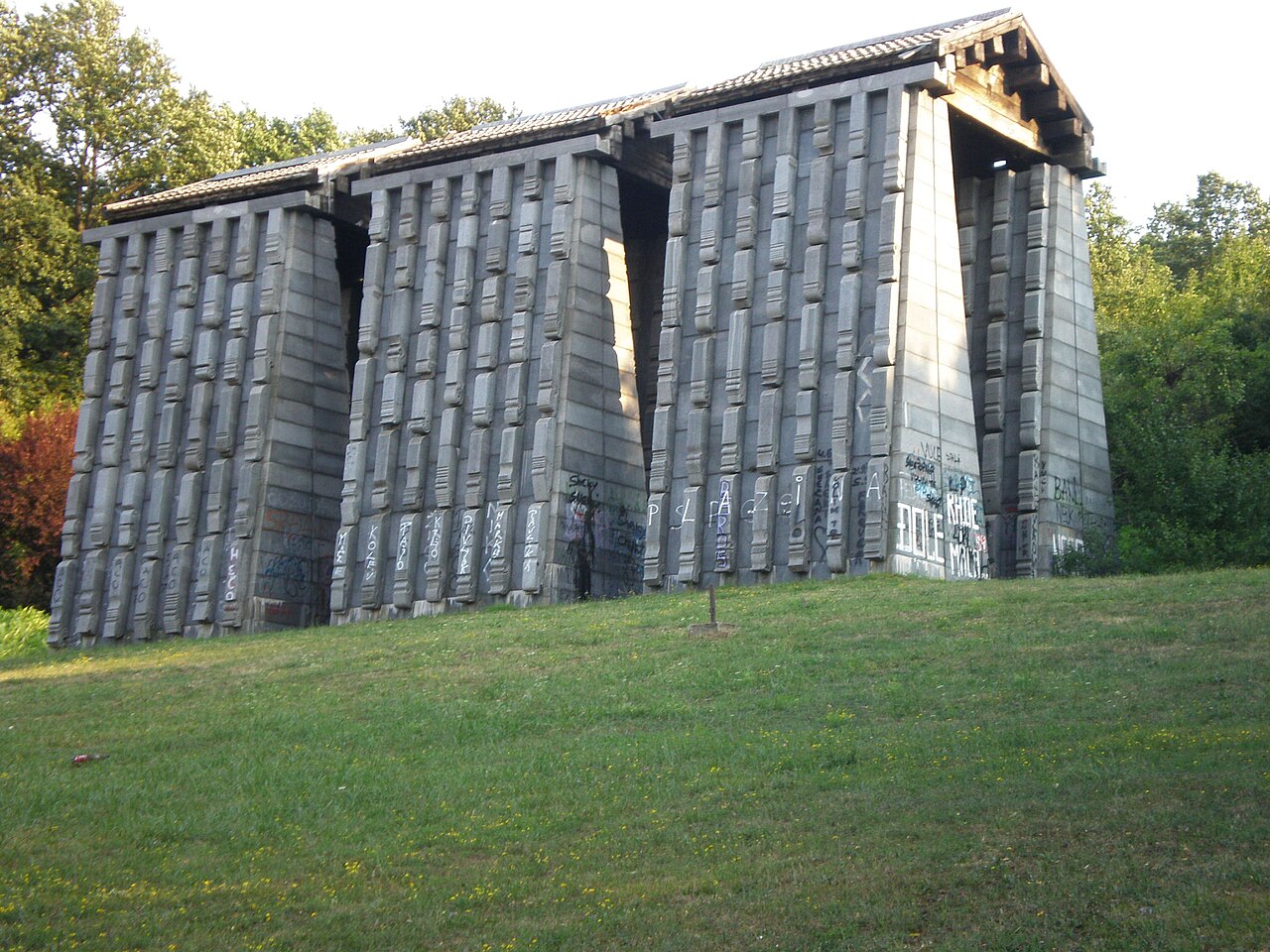 Battle and Victory Memorial Park by Bogdan Bogdanović