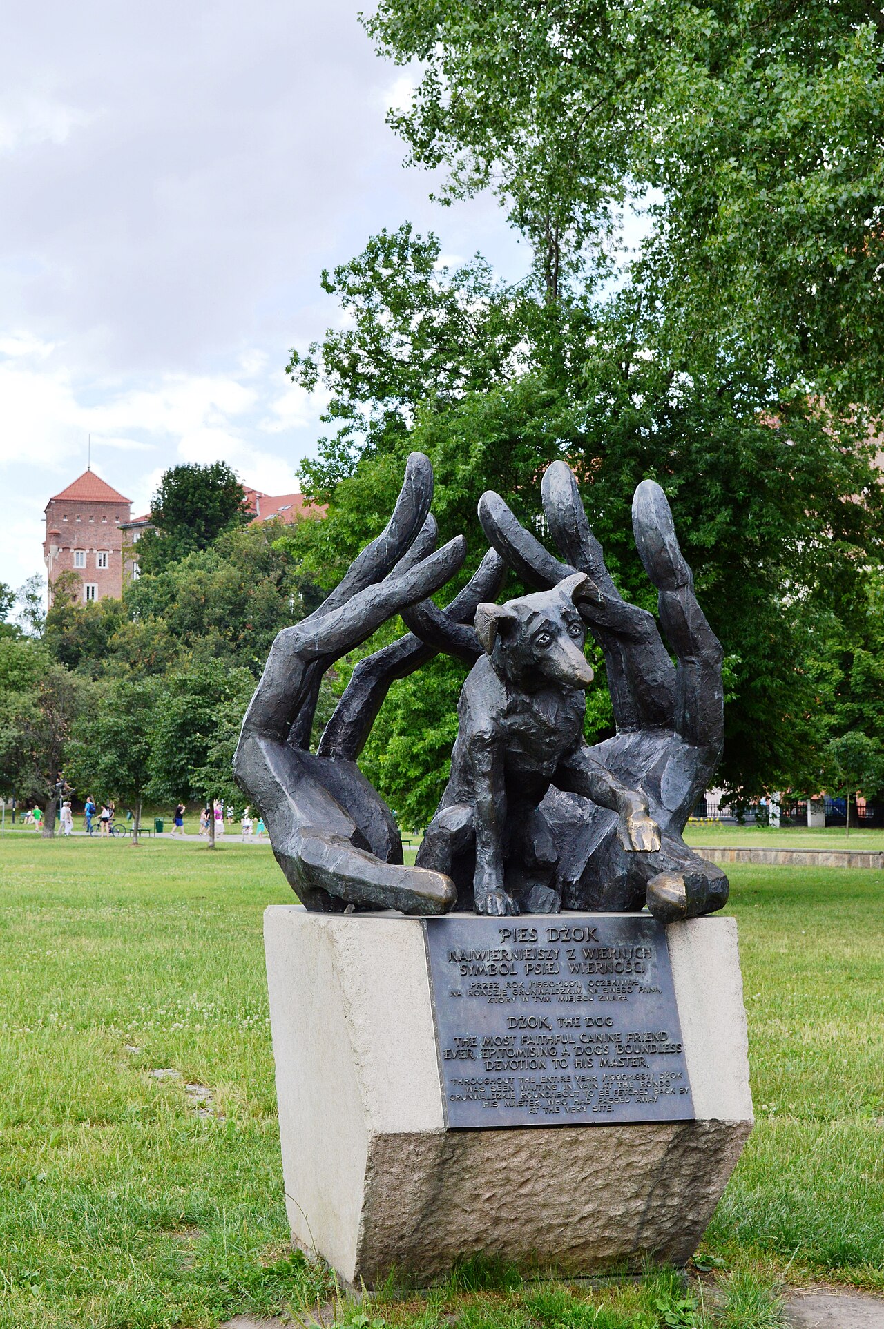 Memorial to the Dog Dżok by Bronisław Chromy