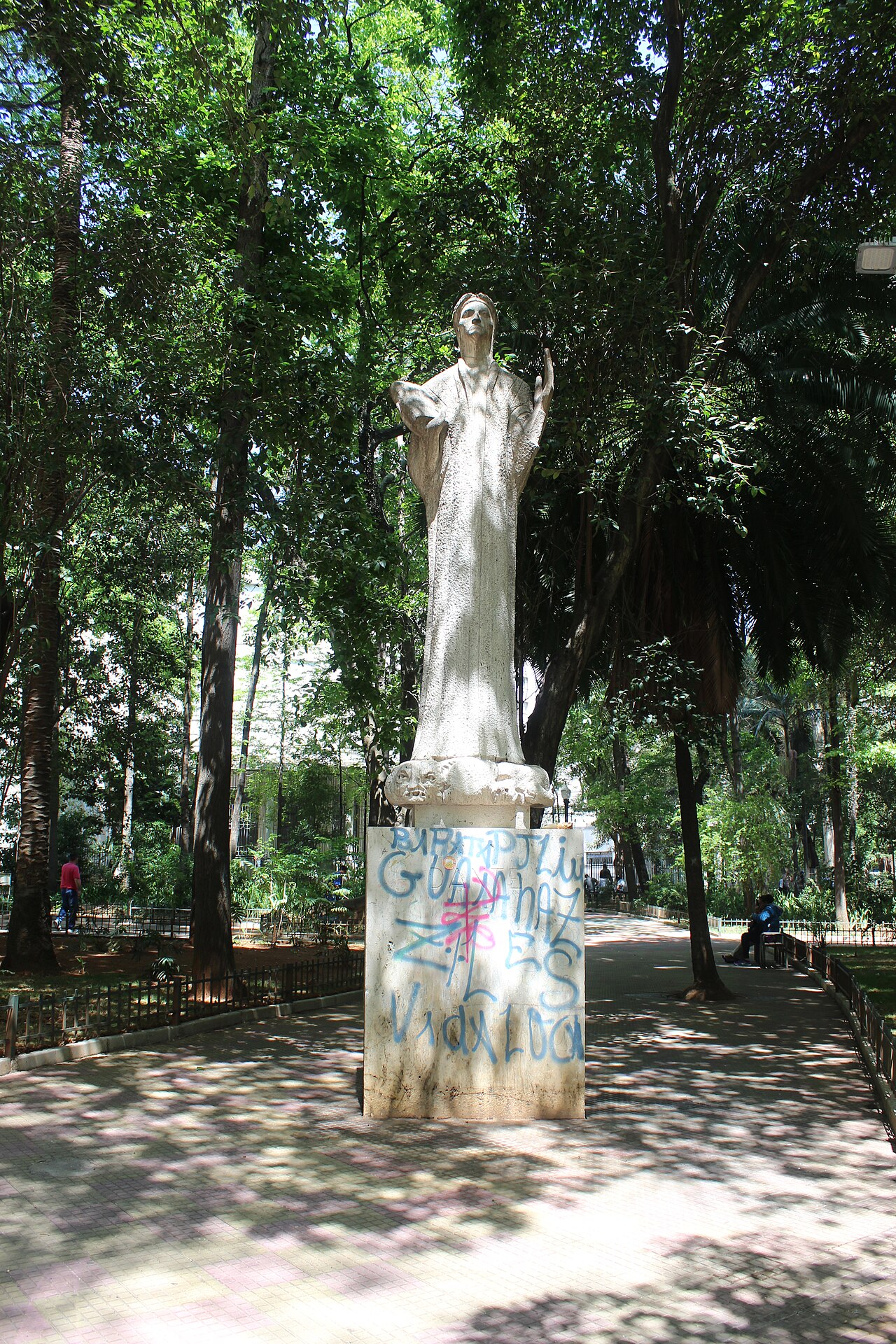 Dante Statue by Bruno Giorgi