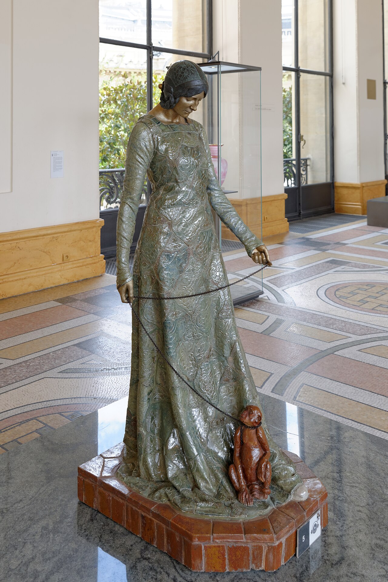 La femme au singe by Camille Alaphilippe by Camille Alaphilippe