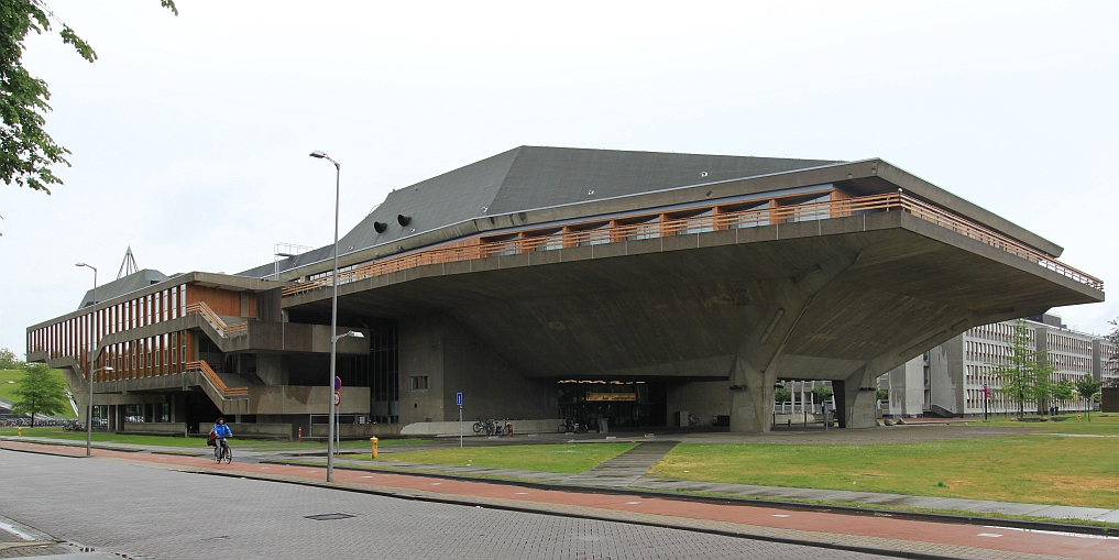 Aula TU Delft by Carel Visser