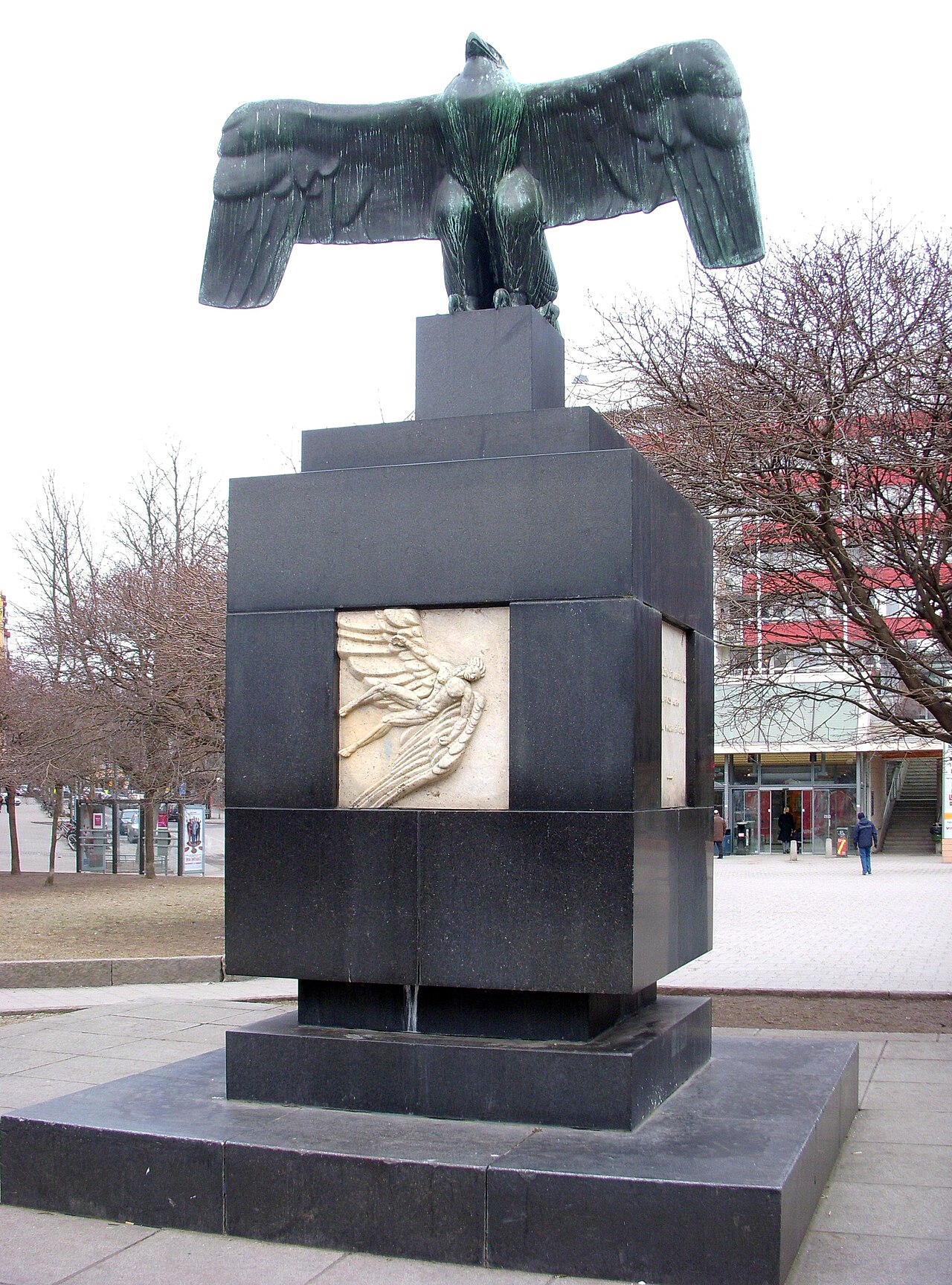 Flygarmonumentet by Carl Milles