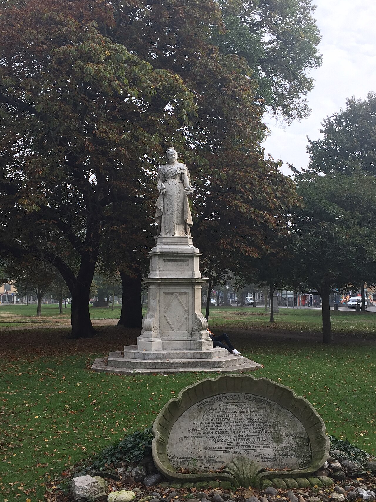 Statue of Queen Victoria by Carlo Nicoli