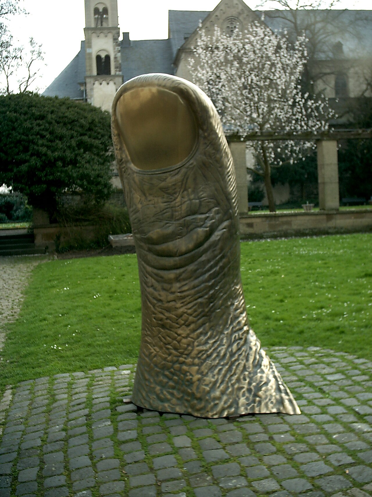 Le Pouce by César Baldaccini