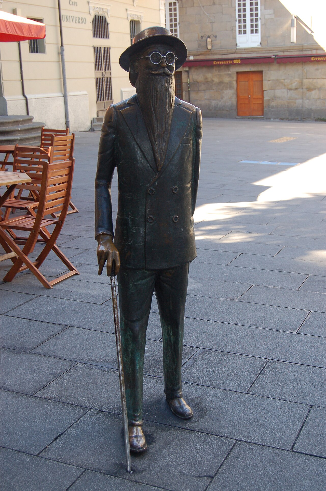 Valle-Inclán (statue) by César Lombera