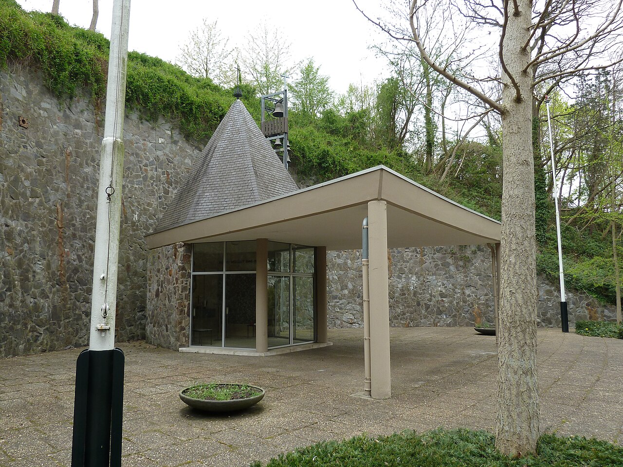 Provinciaal verzetsmonument Limburg by Charles Eyck