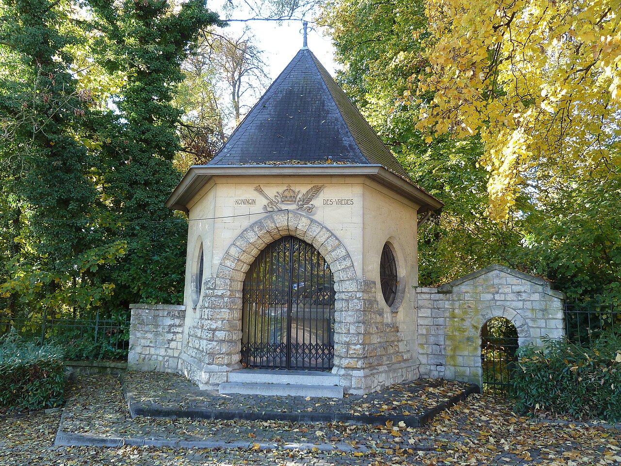 Vredeskapel Meerssen by Charles Eyck